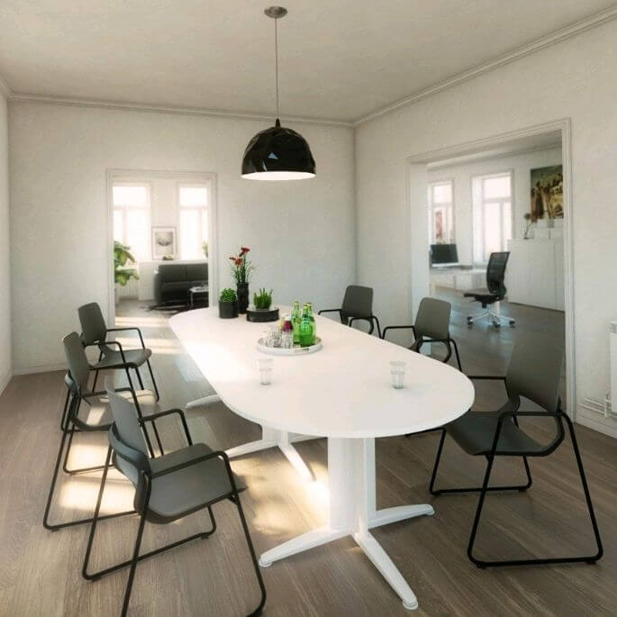 Table de réunion ovale à plateau chêne moyen et piètement argenté